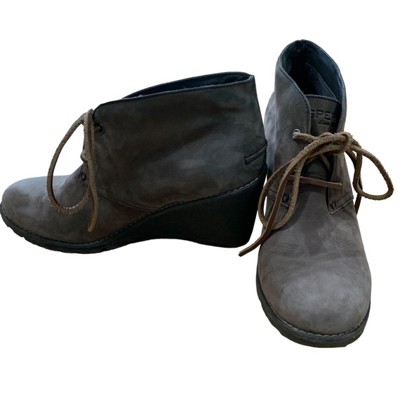 𝅺SPERRY SUEDE WEDGE CHUKKA BOOTIE - Taupe color - Picture 3 of 11